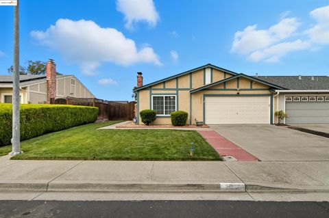 Photo of 2035 Monterey Dr, Livermore, CA 94551 (MLS # 41103871)
