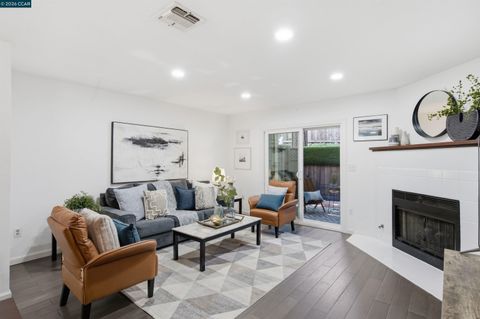 Photo of 458 Eastgate Ln, Martinez, CA 94553 (MLS # 41139812)