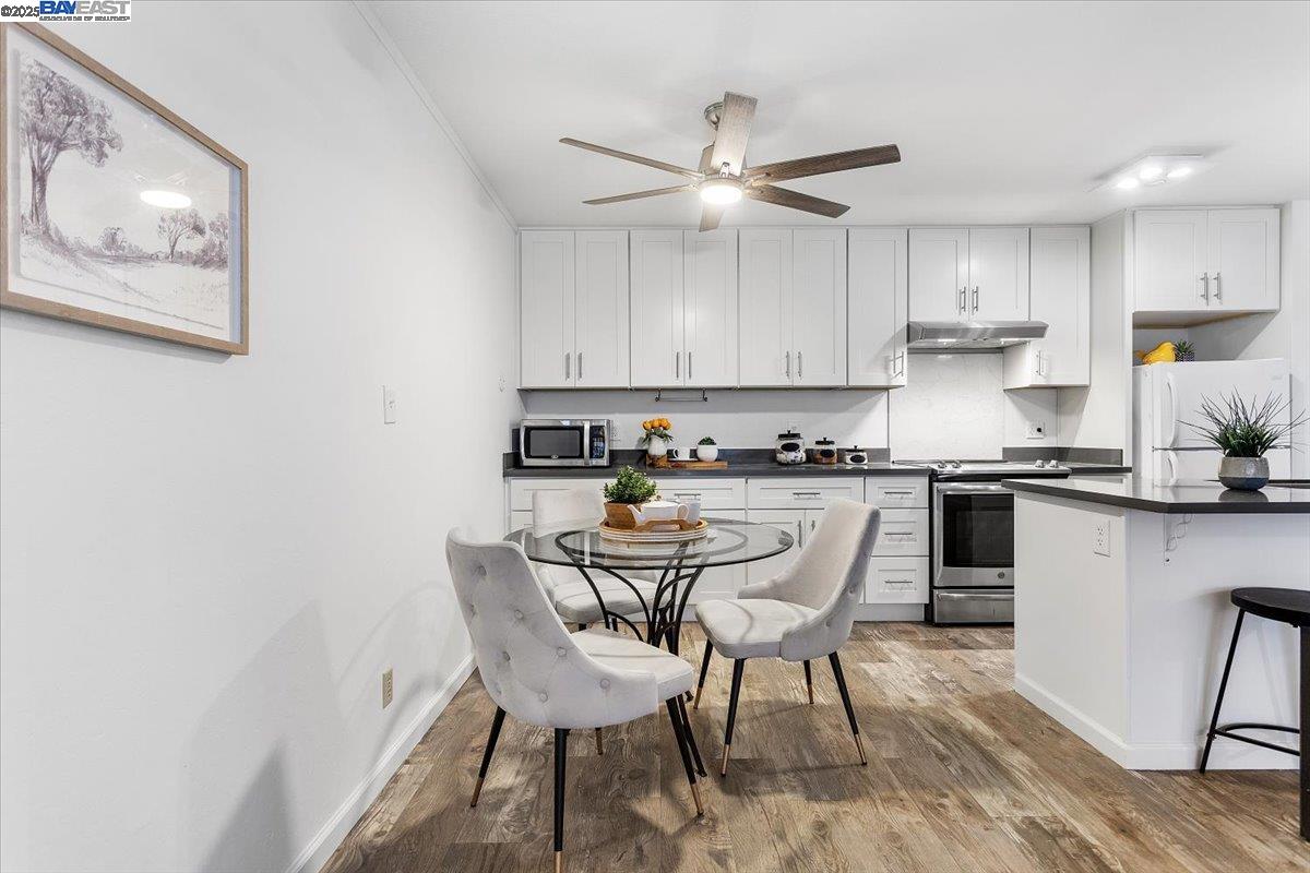 Alameda, California 94501, United States, 1 Bedroom Bedrooms, ,1 BathroomBathrooms,Residential,Active,218116