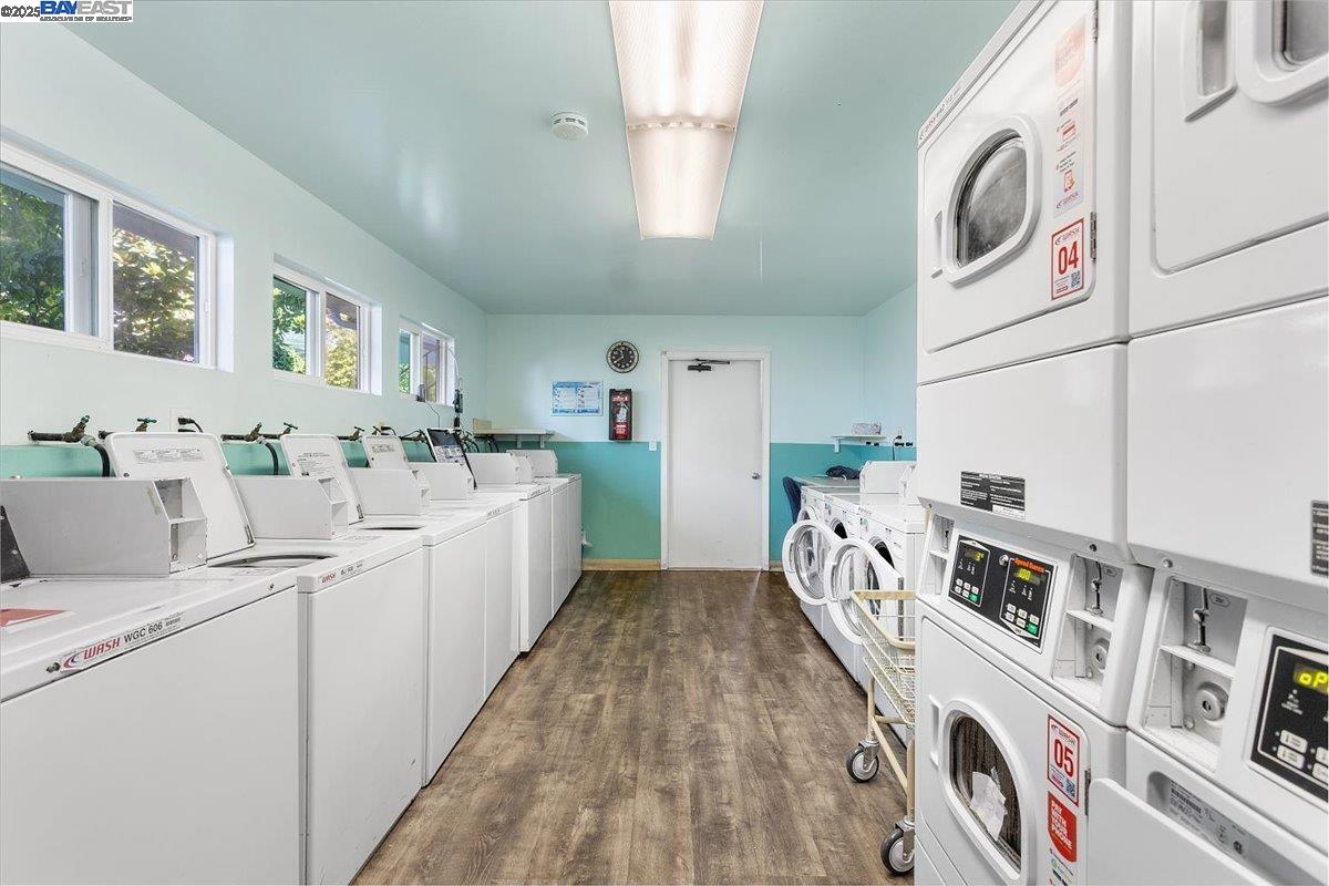 Alameda, California 94501, United States, 1 Bedroom Bedrooms, ,1 BathroomBathrooms,Residential,Active,218116