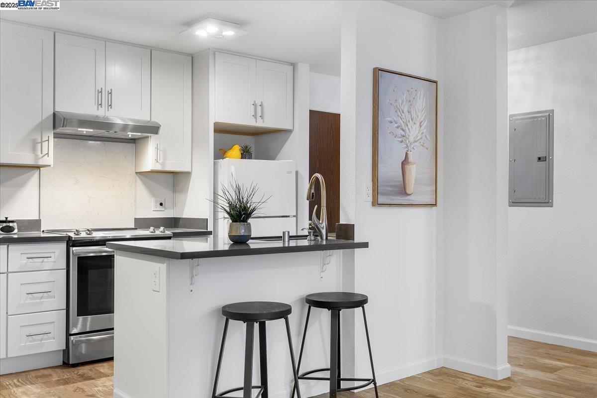 Alameda, California 94501, United States, 1 Bedroom Bedrooms, ,1 BathroomBathrooms,Residential,Active,218116