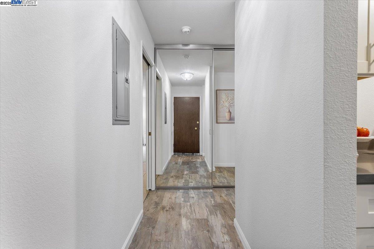 Alameda, California 94501, United States, 1 Bedroom Bedrooms, ,1 BathroomBathrooms,Residential,Active,218116