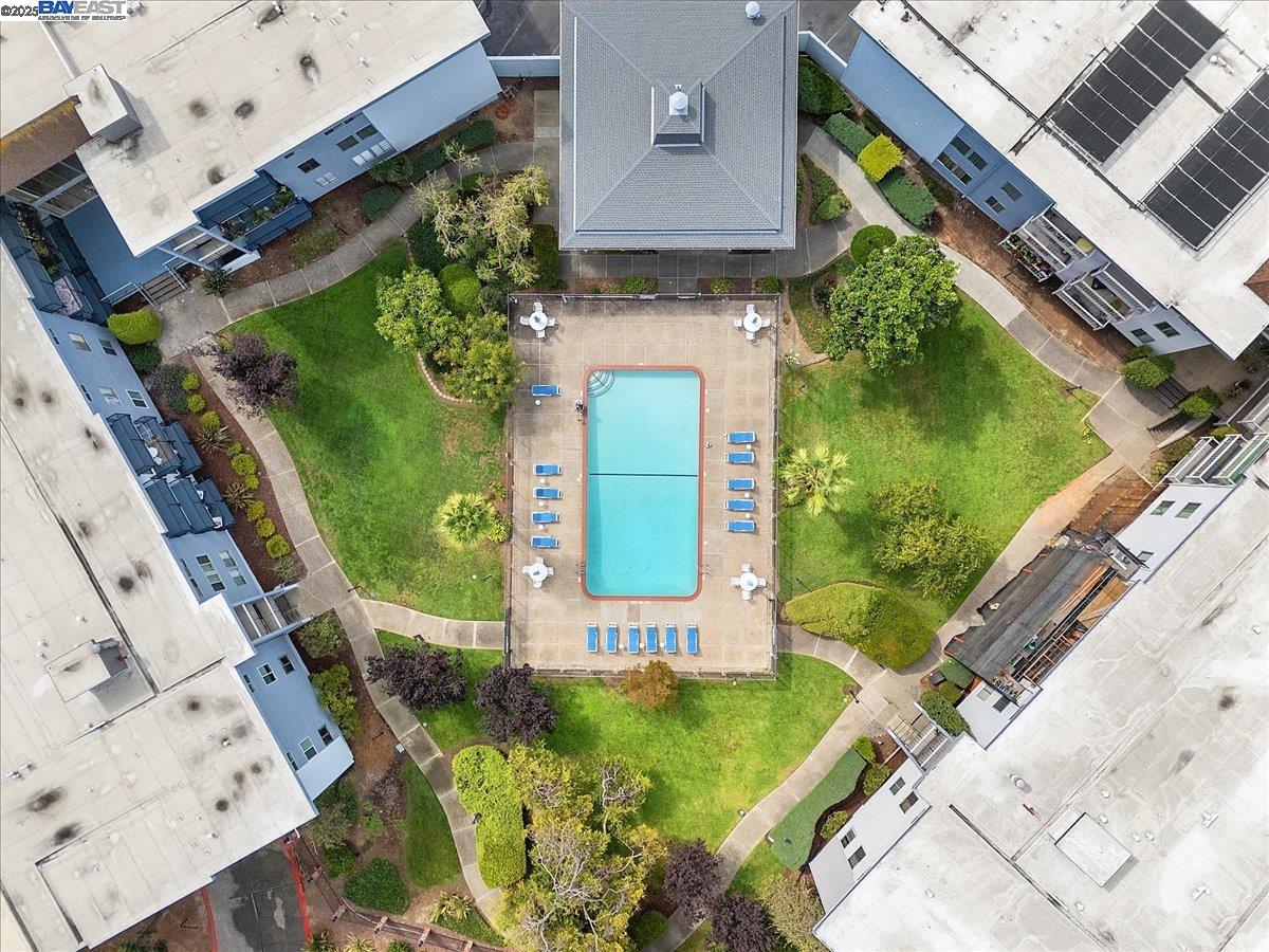 Alameda, California 94501, United States, 1 Bedroom Bedrooms, ,1 BathroomBathrooms,Residential,Active,218116