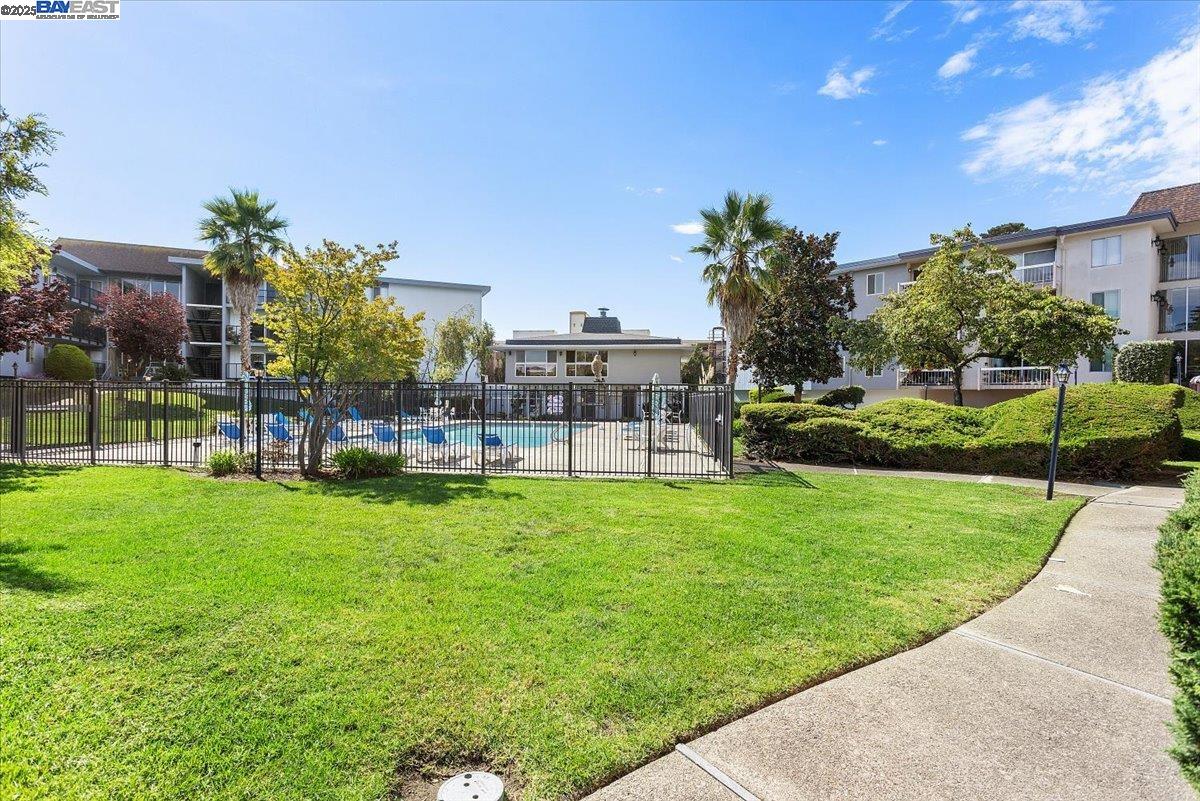 Alameda, California 94501, United States, 1 Bedroom Bedrooms, ,1 BathroomBathrooms,Residential,Active,218116