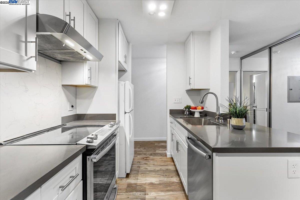 Alameda, California 94501, United States, 1 Bedroom Bedrooms, ,1 BathroomBathrooms,Residential,Active,218116