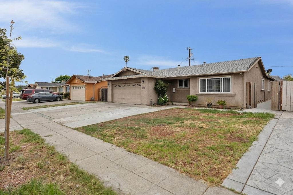 Photo of 1511 Chabot Way, San Jose, CA 95122 (MLS # ML82041030)