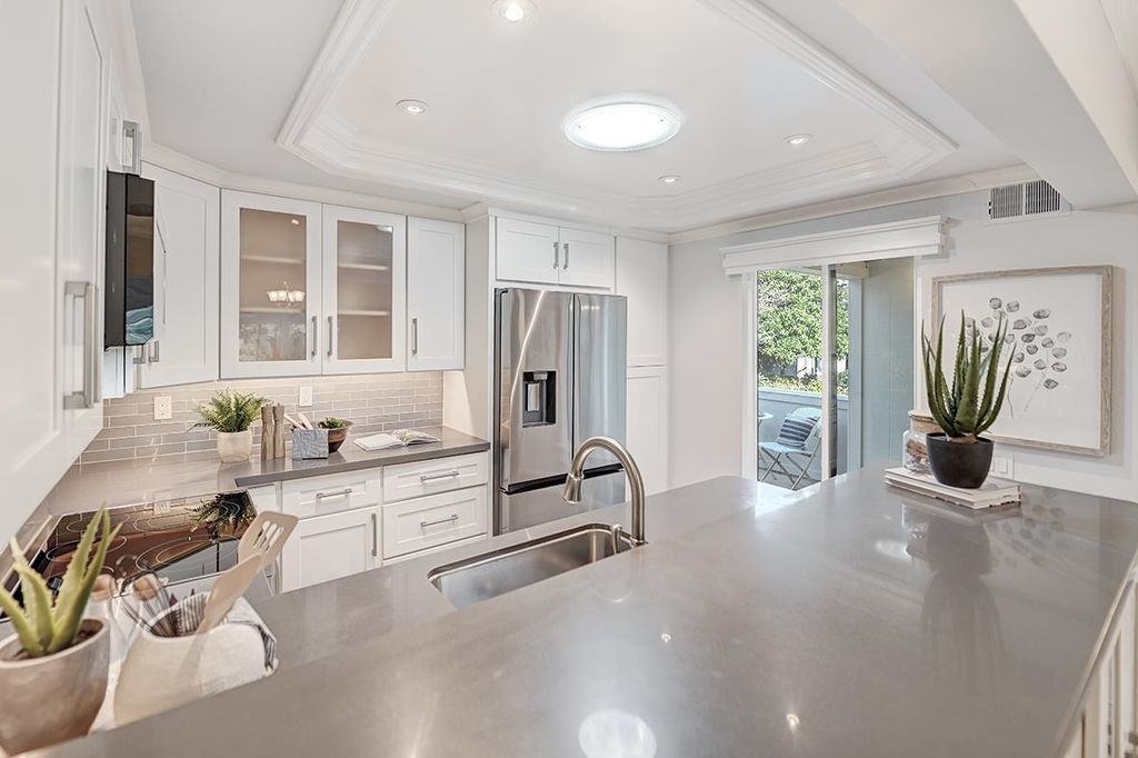 Photo of 1708 Oakmont Dr #1, Walnut Creek, CA 94595 (MLS # 41120370)