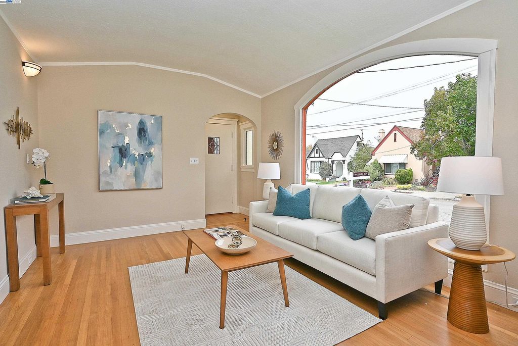 Photo of 3044 58Th Ave, Oakland, CA 94605 (MLS # 41116367)