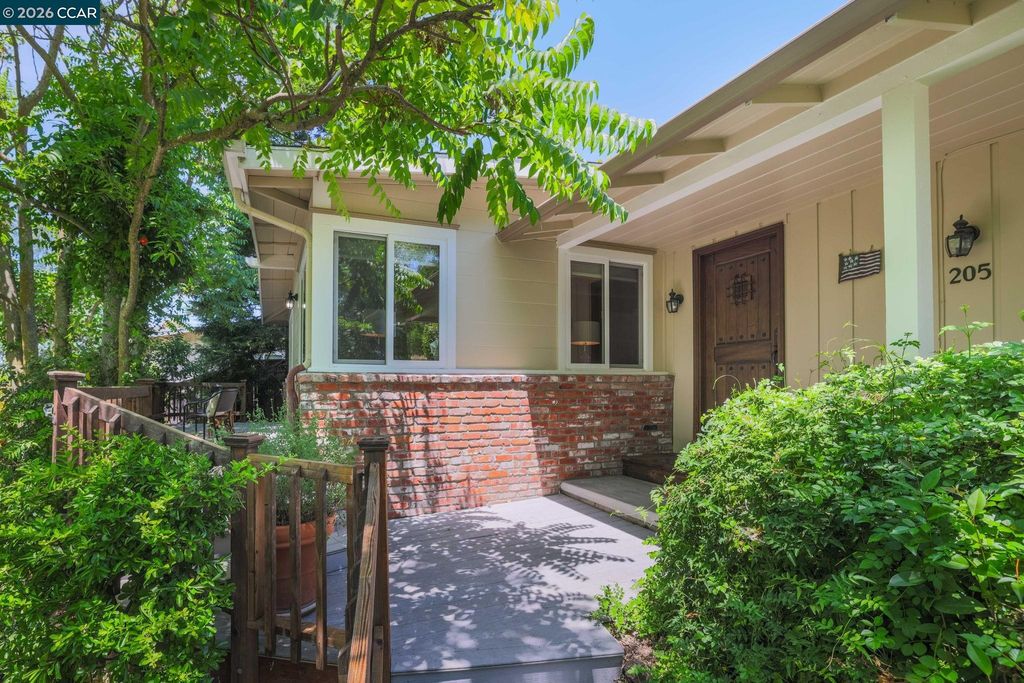 Photo of 205 Summit Rd, Walnut Creek, CA 94598 (MLS # 41135564)