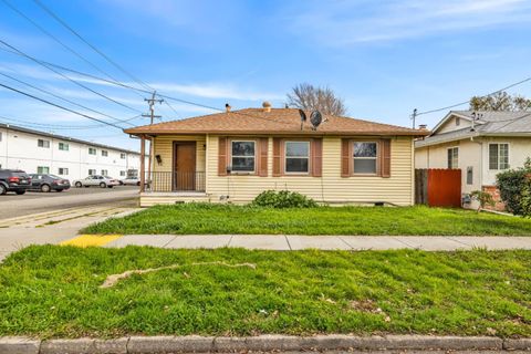 Photo of 318 Taylor Street, Fairfield, CA 94533 (MLS # ML82034088)