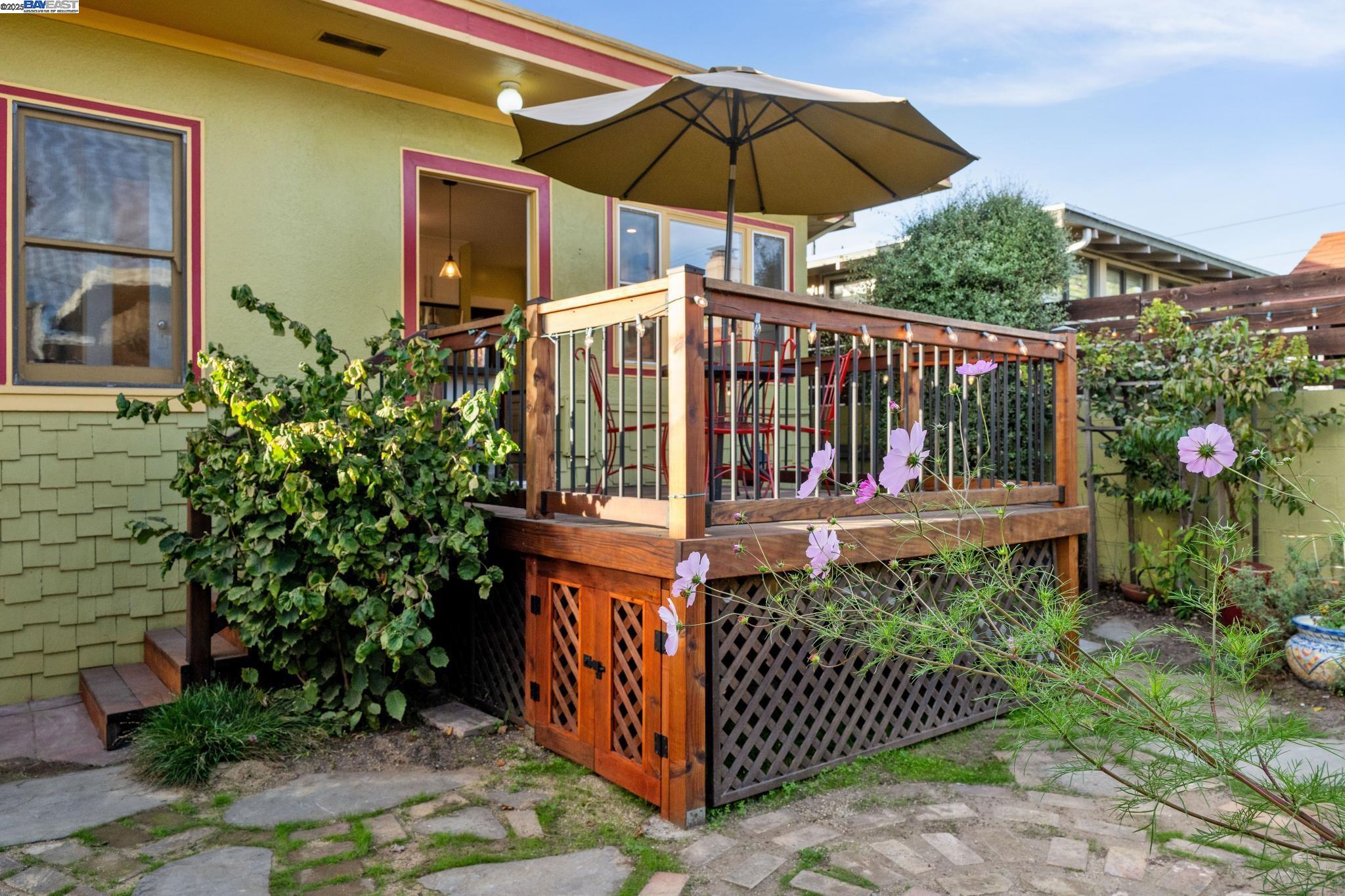 Alameda, California 94501, United States, 3 Bedrooms Bedrooms, ,2 BathroomsBathrooms,Residential,Active,239559