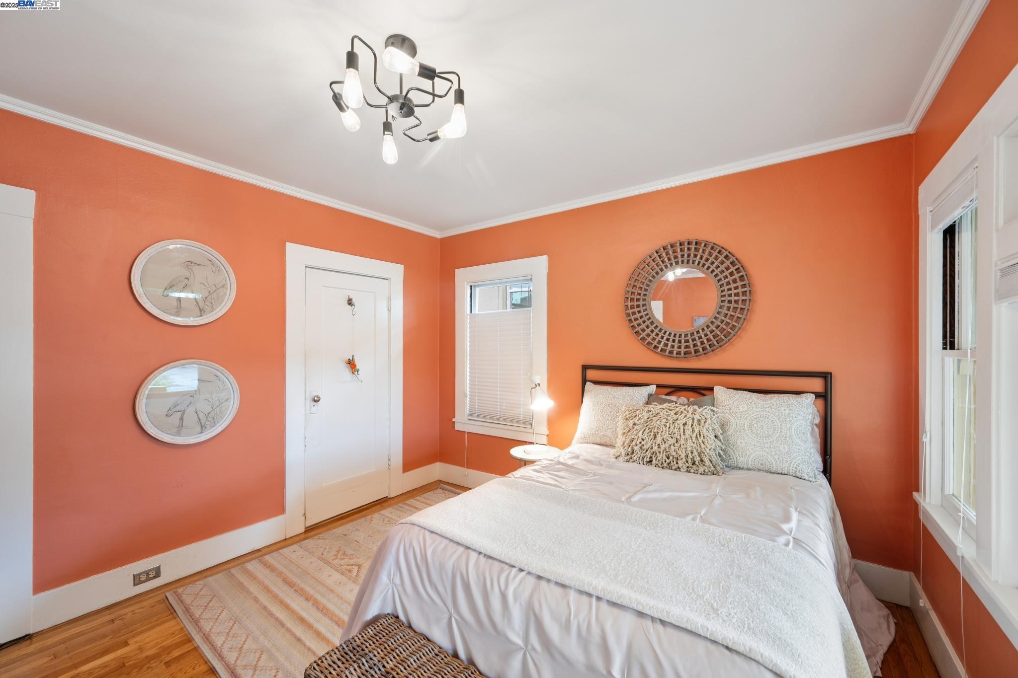 Alameda, California 94501, United States, 3 Bedrooms Bedrooms, ,2 BathroomsBathrooms,Residential,Active,239559