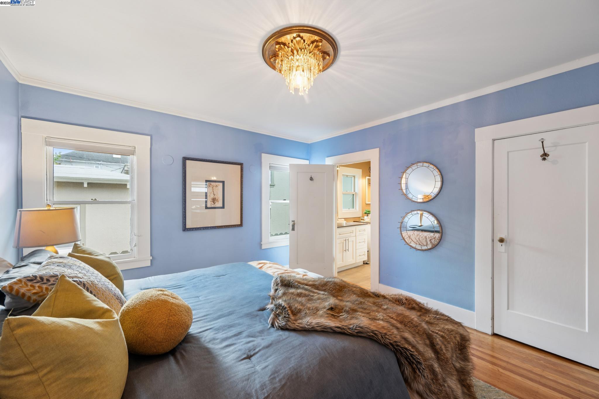 Alameda, California 94501, United States, 3 Bedrooms Bedrooms, ,2 BathroomsBathrooms,Residential,Active,239559