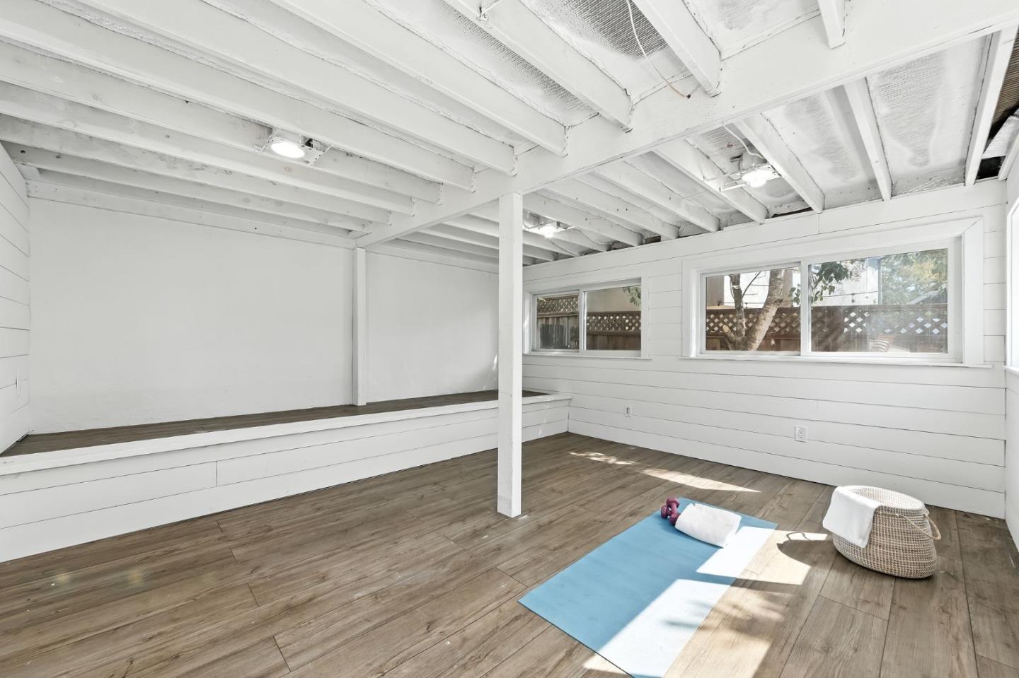 Belmont, California 94002, United States, 5 Bedrooms Bedrooms, ,4 BathroomsBathrooms,Residential,Active,198947