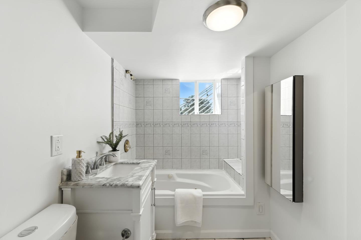 Belmont, California 94002, United States, 5 Bedrooms Bedrooms, ,4 BathroomsBathrooms,Residential,Active,198947