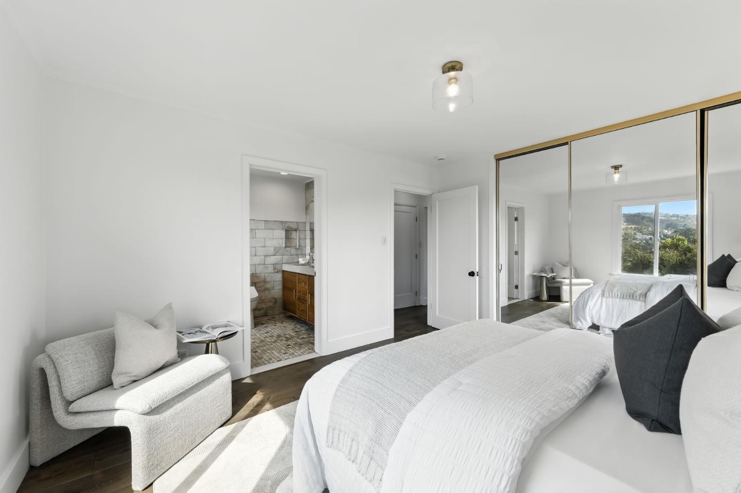 Belmont, California 94002, United States, 5 Bedrooms Bedrooms, ,4 BathroomsBathrooms,Residential,Active,198947