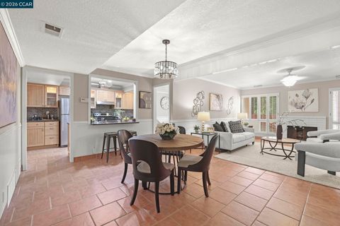 Photo of 1304 Corte De Los Vecinos, Walnut Creek, CA 94598 (MLS # 41139652)