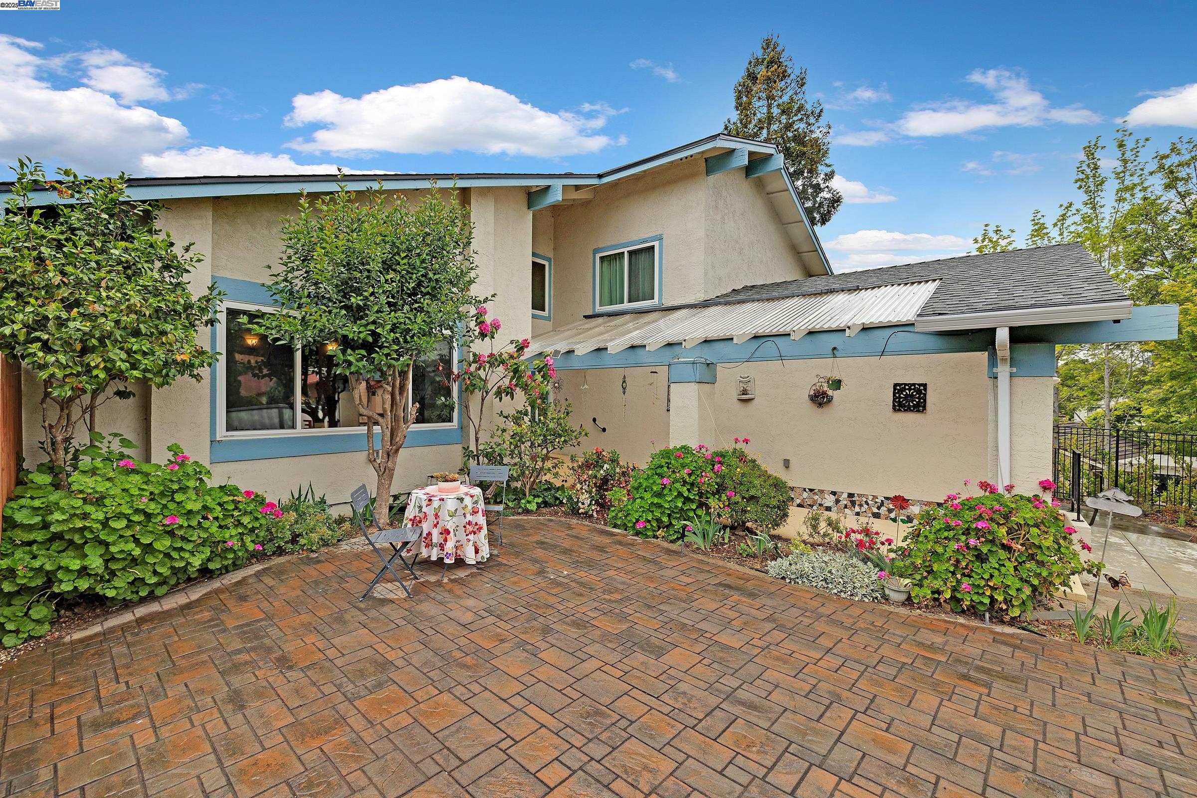 28007 Fallbrook Drive