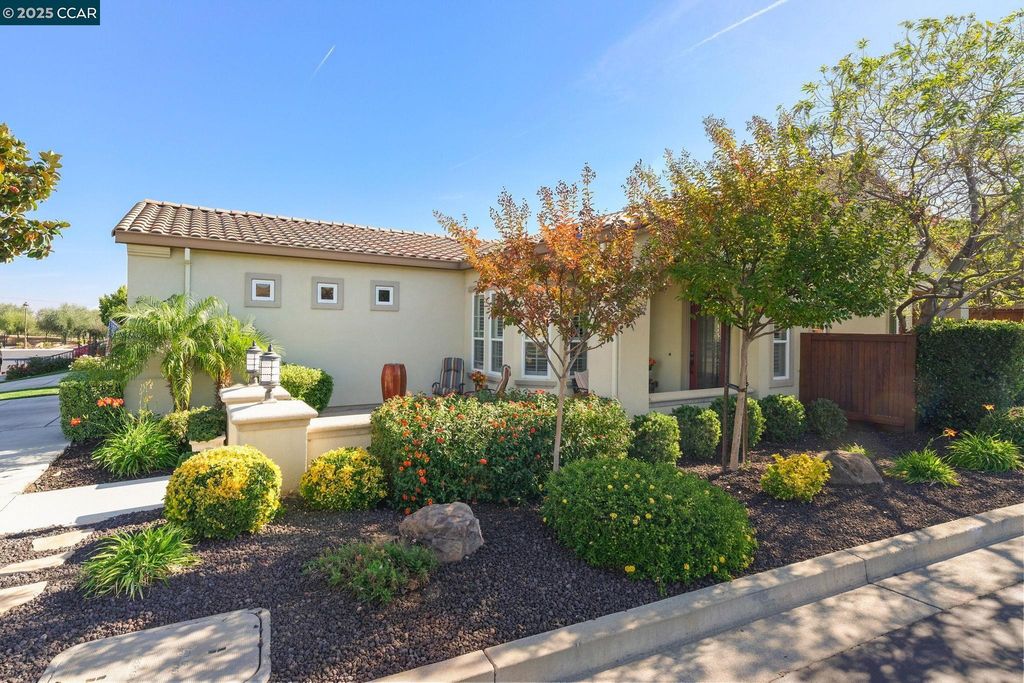 Photo of 1745 Chardonnay Ct, Brentwood, CA 94513 (MLS # 41116330)