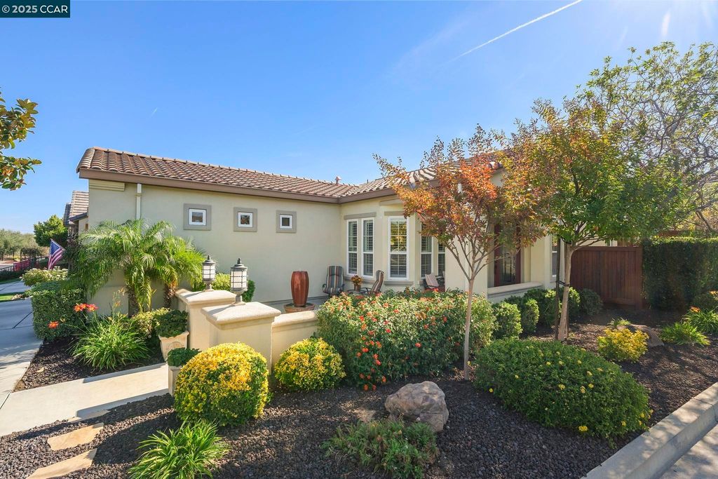 Photo of 1745 Chardonnay Ct, Brentwood, CA 94513 (MLS # 41116330)