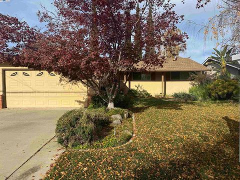 Photo of 552 Ruth Way, Livermore, CA 94550 (MLS # 41118672)
