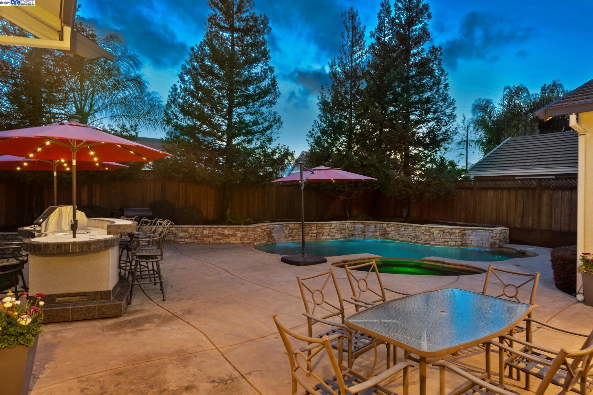 1002 Carrara Way