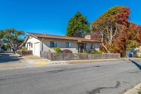 Photo of 142 11th Street, Pacific Grove, CA 93950 (MLS # ML82028808)