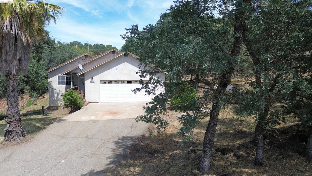 Photo of 3885 Bartelink Dr, Valley Springs, CA 95252 (MLS # 41135565)