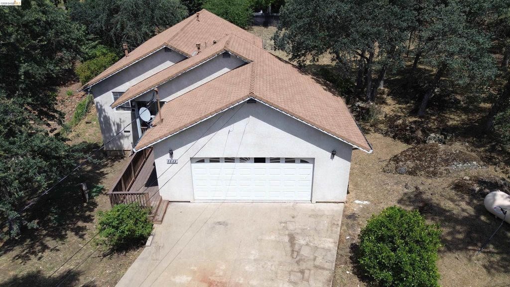 Photo of 3885 Bartelink Dr, Valley Springs, CA 95252 (MLS # 41135565)