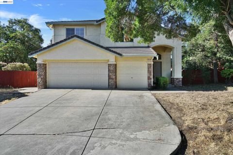 Photo of 5124 Adriana Ct, Antioch, CA 94531 (MLS # 41139588)