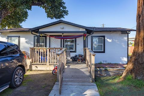 Photo of 592 Willow Ave, Hayward, CA 94541 (MLS # 41121198)