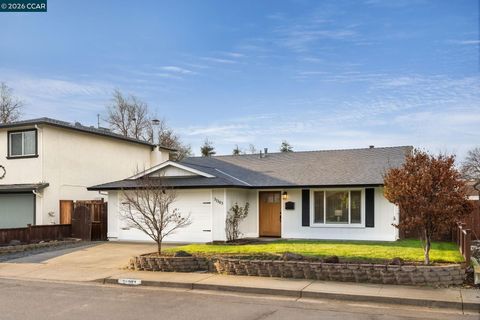 Photo of 31303 Santa Rita Way, Union City, CA 94587 (MLS # 41123763)