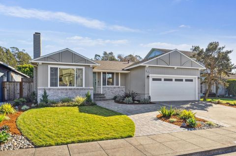 Photo of 140 Palm Beach Avenue, El Granada, CA 94018 (MLS # ML82028996)