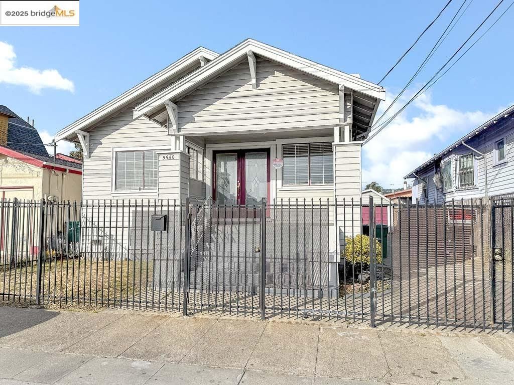 Photo of 5540 E 17Th St, Oakland, CA 94621 (MLS # 41116161)