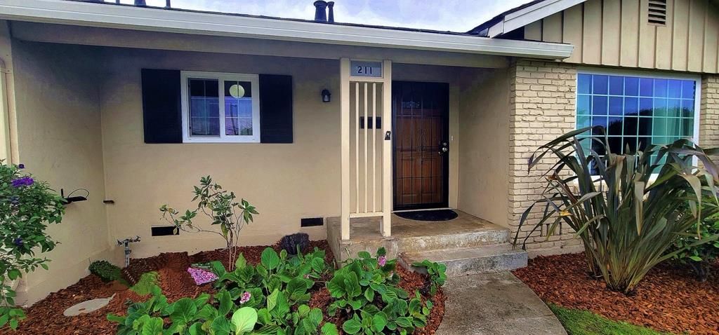 Photo of 211 Primrose Drive, Salinas, CA 93906 (MLS # ML82027337)