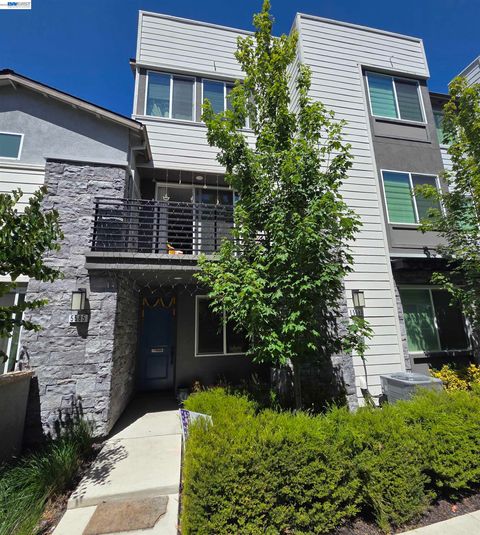 Photo of 5585 Holly Bay Avenue, Dublin, CA 94568 (MLS # 41139566)