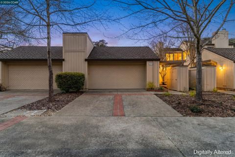 Photo of 1875 Lamplight Ct, Walnut Creek, CA 94597 (MLS # 41122869)