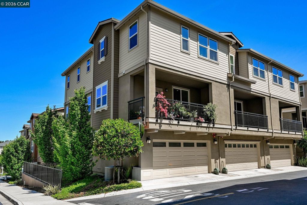 Photo of 601 Tierney Pl, Martinez, CA 94553 (MLS # 41130661)