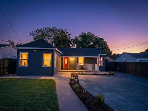 Photo of 2352 Menalto Avenue, East Palo Alto, CA 94303 (MLS # ML82028398)