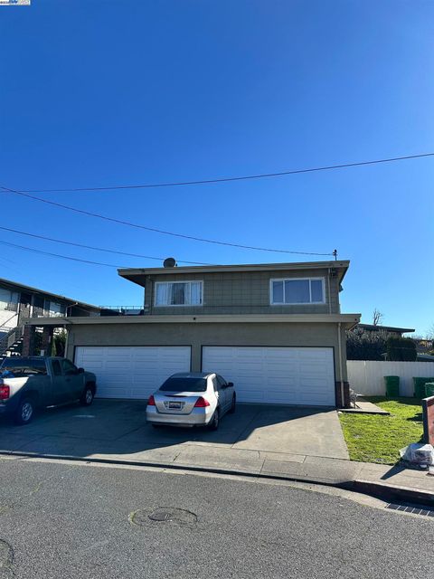 Photo of 220 Flanders Ct, Hayward, CA 94541 (MLS # 41119701)