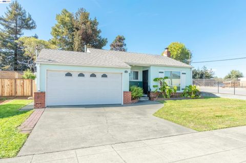 Photo of 1805 Sundberg Ave, San Leandro, CA 94577 (MLS # 41125508)