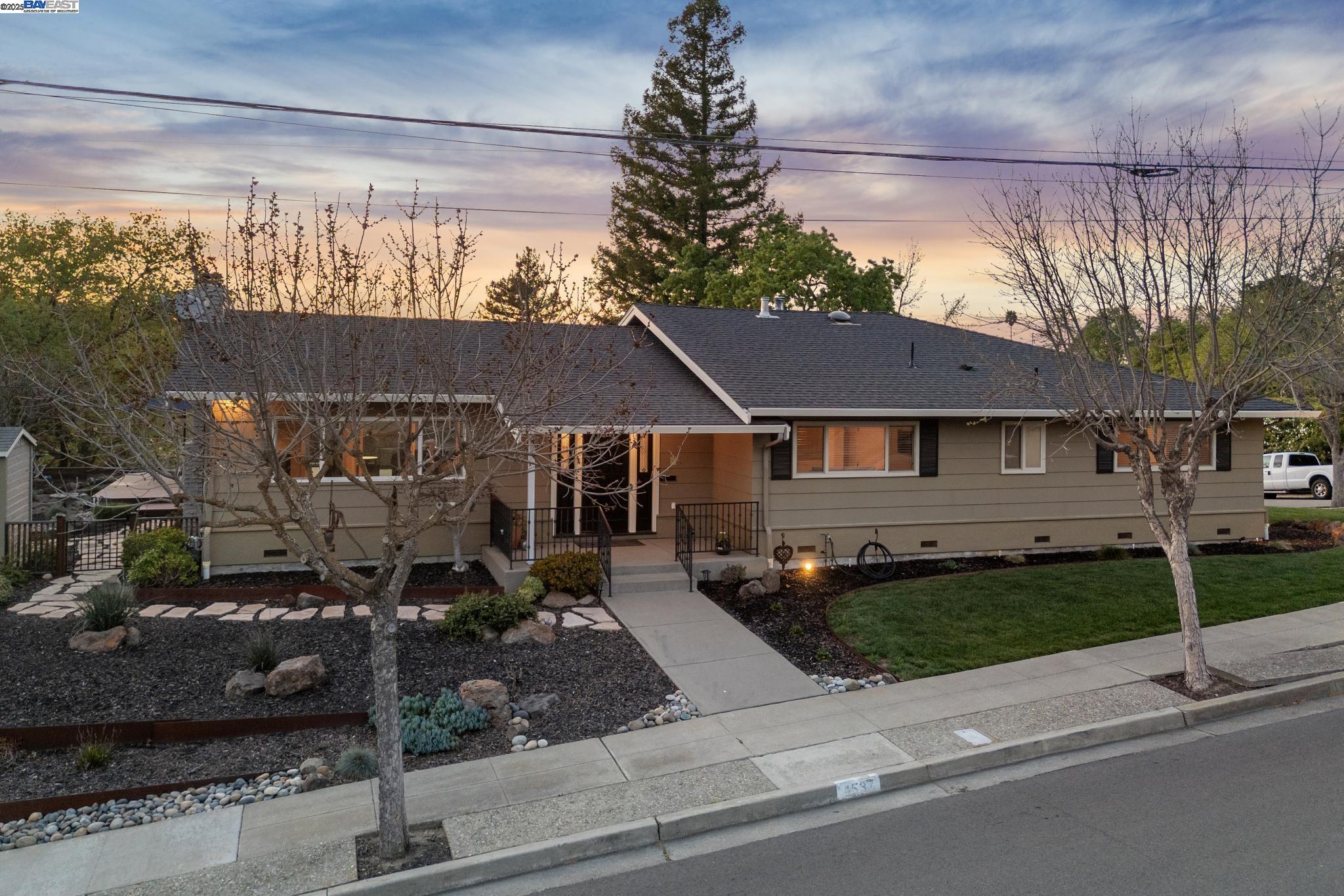 4537 Mirador Dr