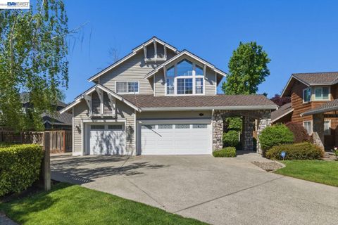 Photo of 74 Canyon Green Way, San Ramon, CA 94582 (MLS # 41132799)