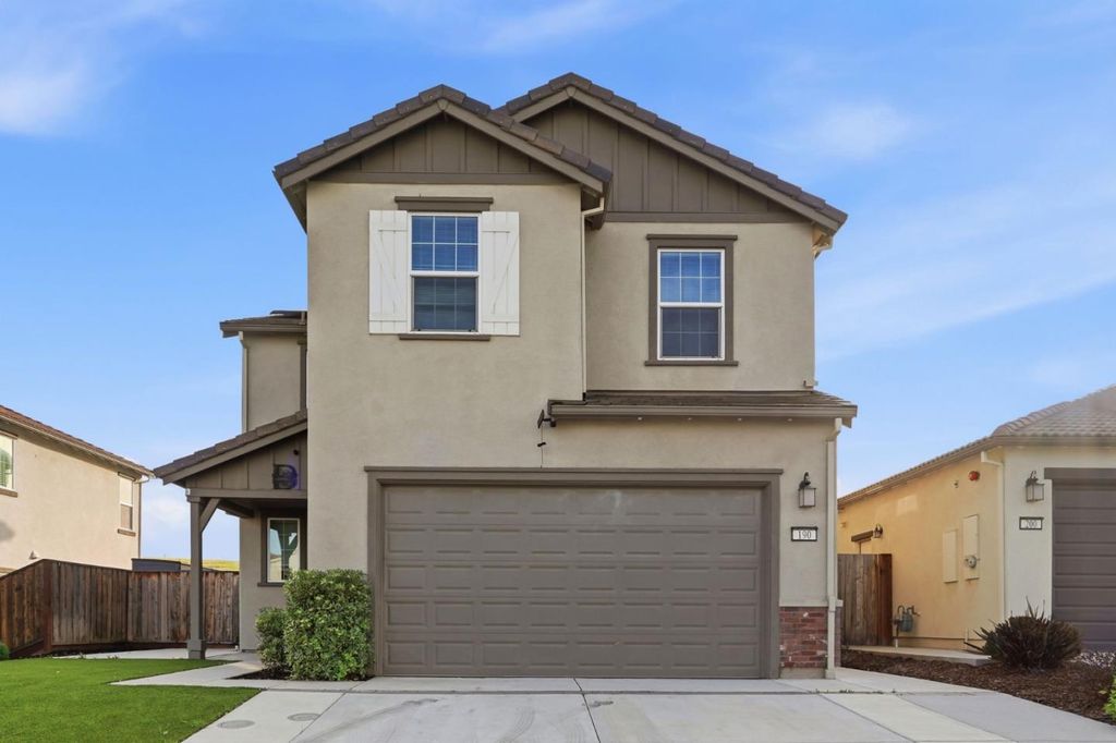 Photo of 190 Tanoak Street, Hollister, CA 95023 (MLS # ML82040616)