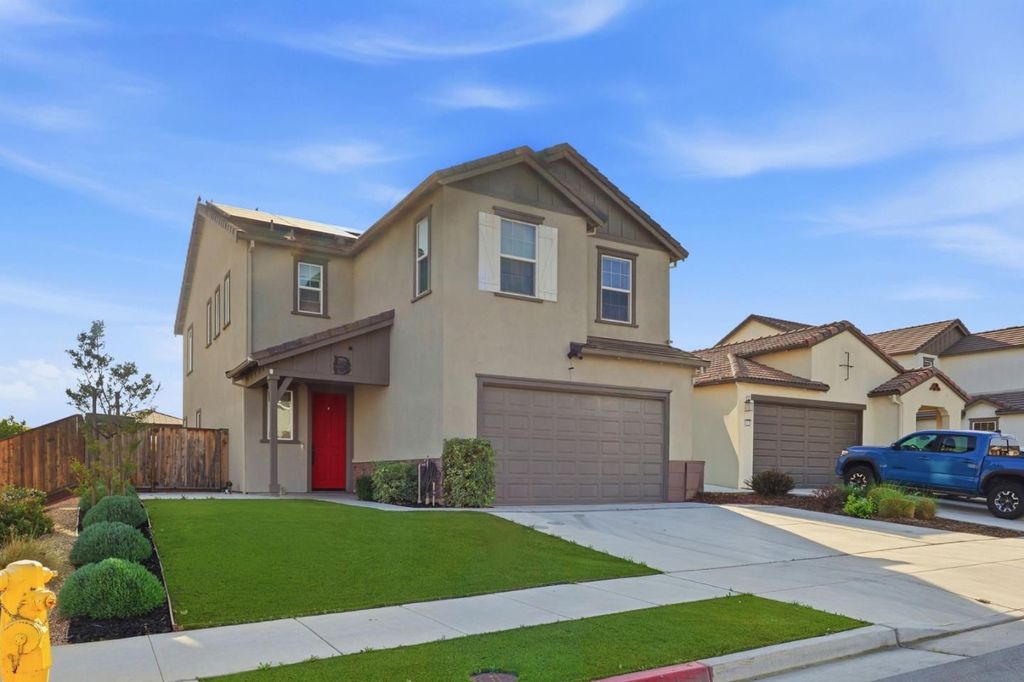 Photo of 190 Tanoak Street, Hollister, CA 95023 (MLS # ML82040616)