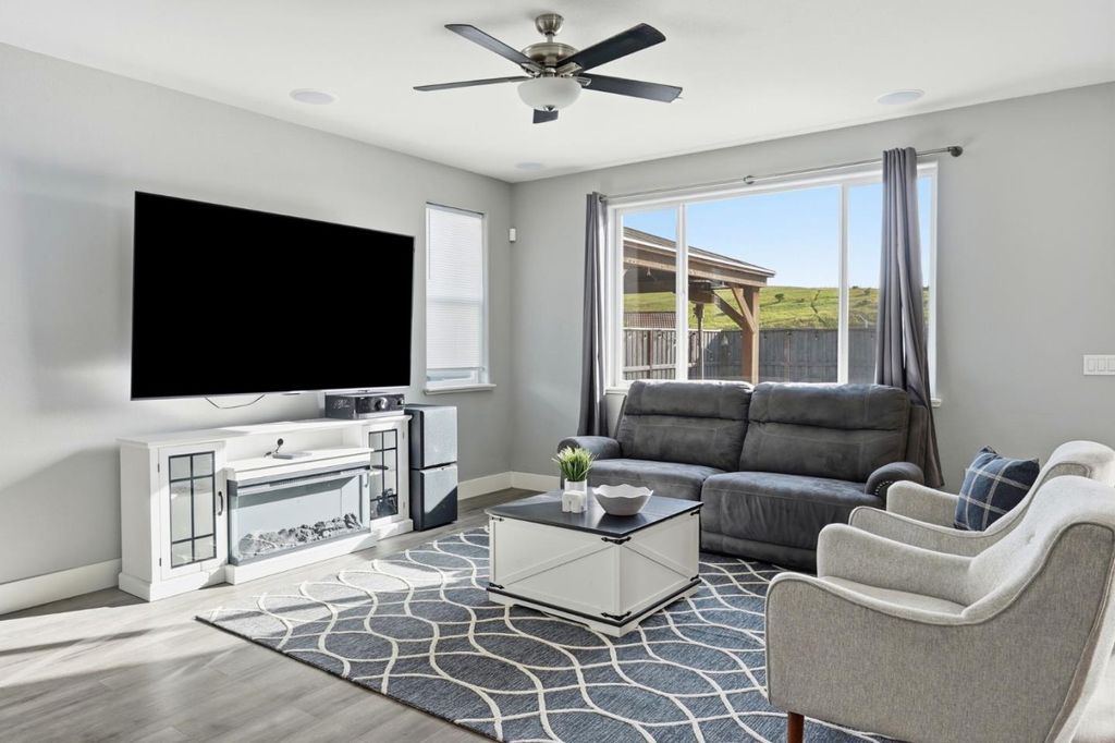 Photo of 190 Tanoak Street, Hollister, CA 95023 (MLS # ML82040616)