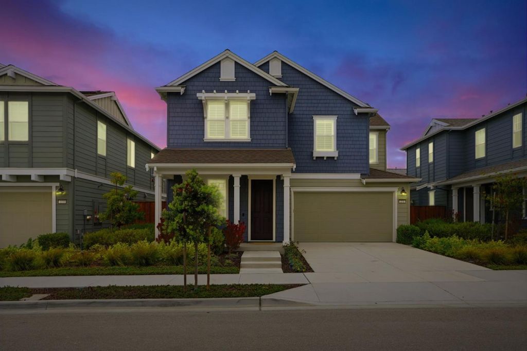 Photo of 275 Skyview Drive, Marina, CA 93933 (MLS # ML82025967)