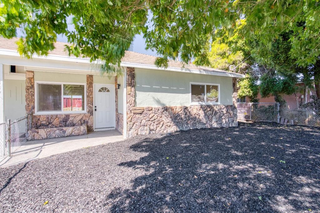 Photo of 1339 Lettia Road, San Pablo, CA 94806 (MLS # ML82026394)