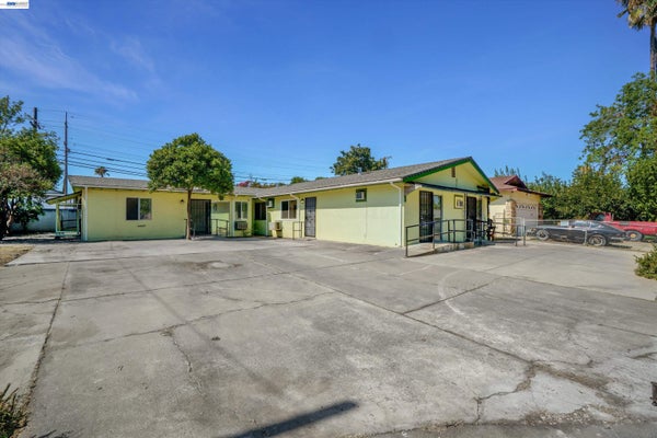 202 ARC AVE, STOCKTON, CA 95210 - Image dae812a1d8ccaa61e3f7dfb5bc6f1664/1672974101