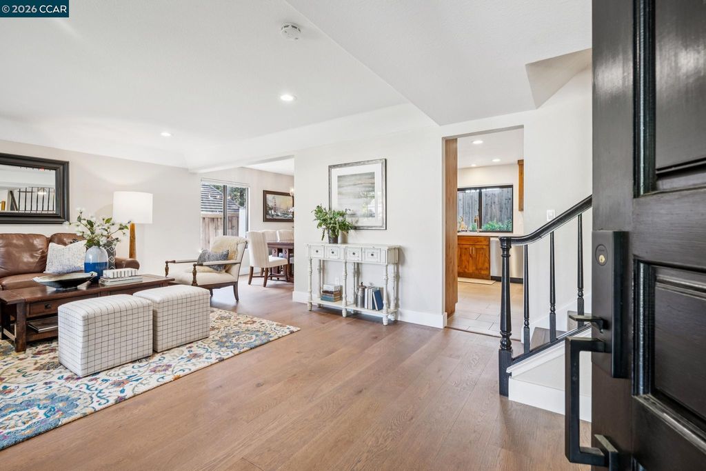 Photo of 736 Twinview Pl, Pleasant Hill, CA 94523 (MLS # 41129710)